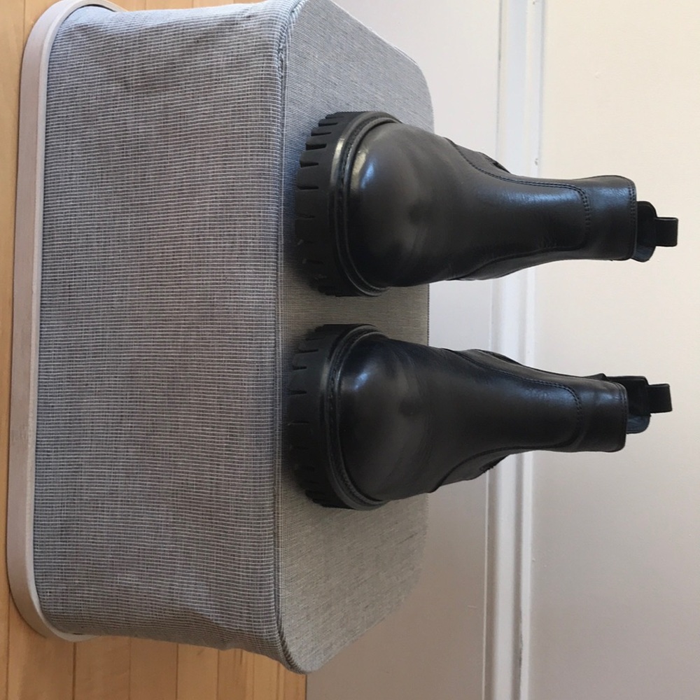 Paul Green black Chelsea boot.